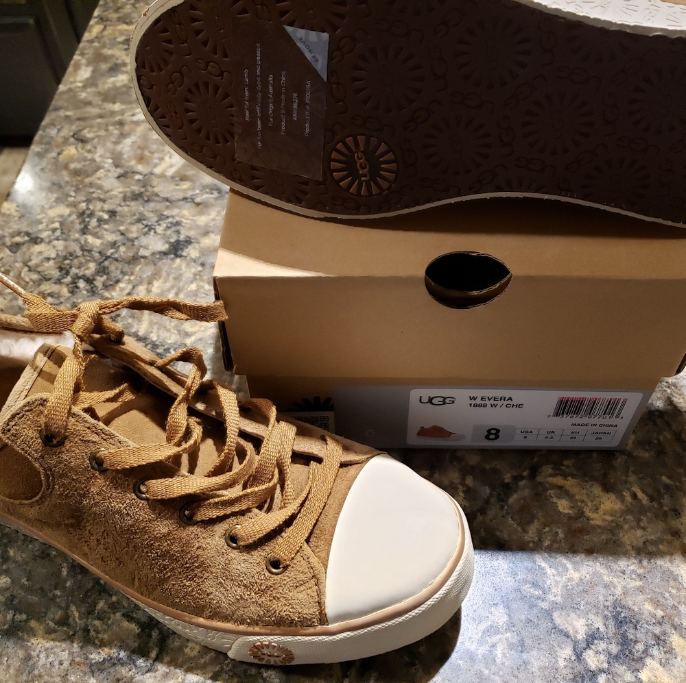 UGGs NWT sneakers size 8